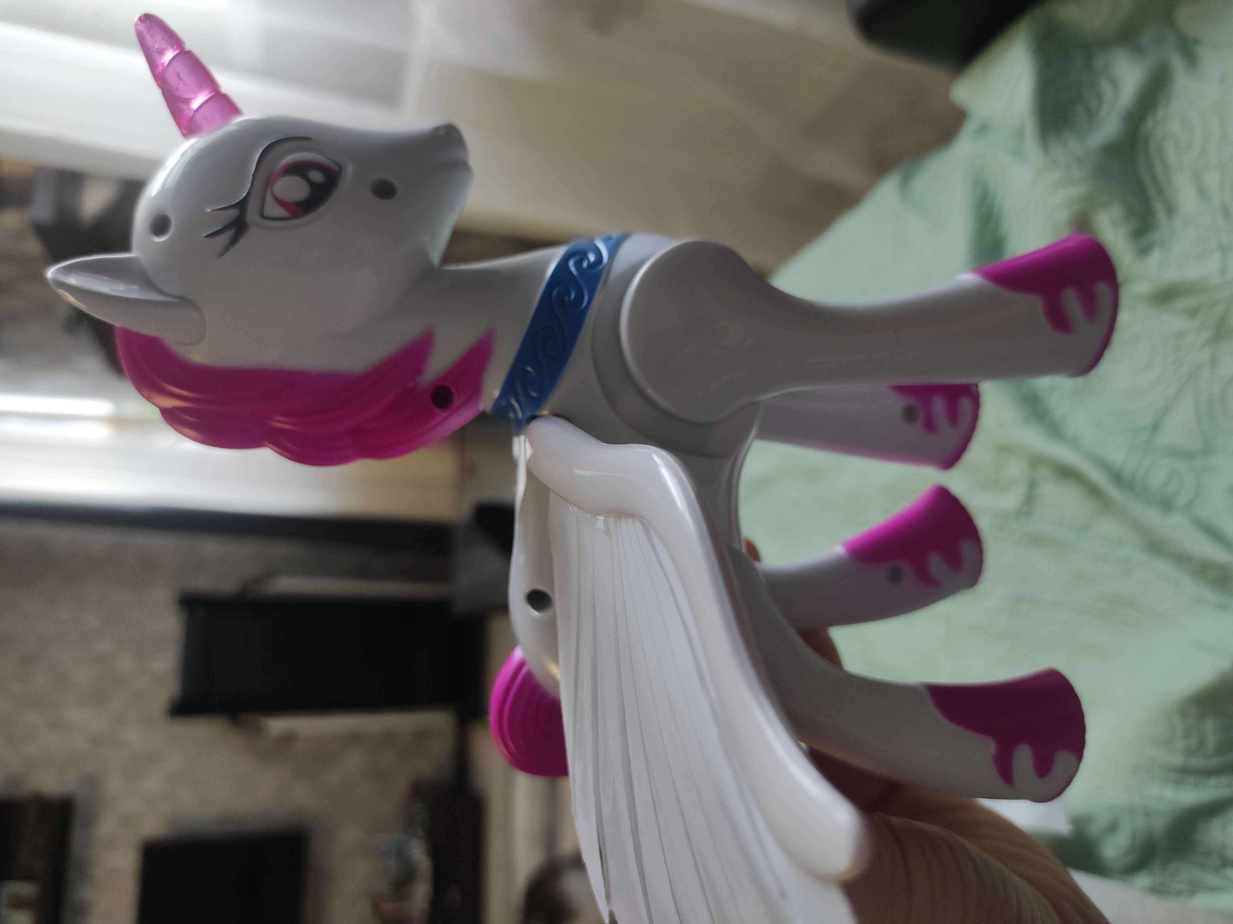 Фотография покупателя товара Музыкальная игрушка «Любимая пони» ходит, световые и звуковые эффекты, цвета МИКС - Фото 1