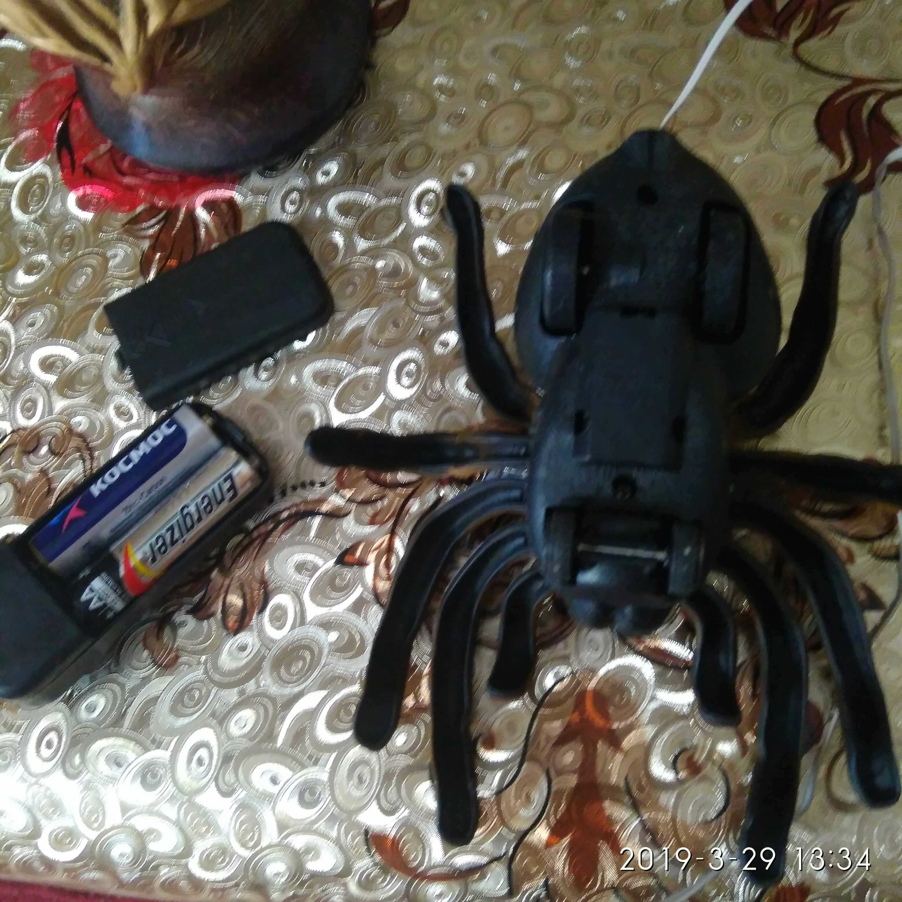 Фотография покупателя товара Животное «Паук», на дистанционном управлении, работает от батареек, цвета МИКС