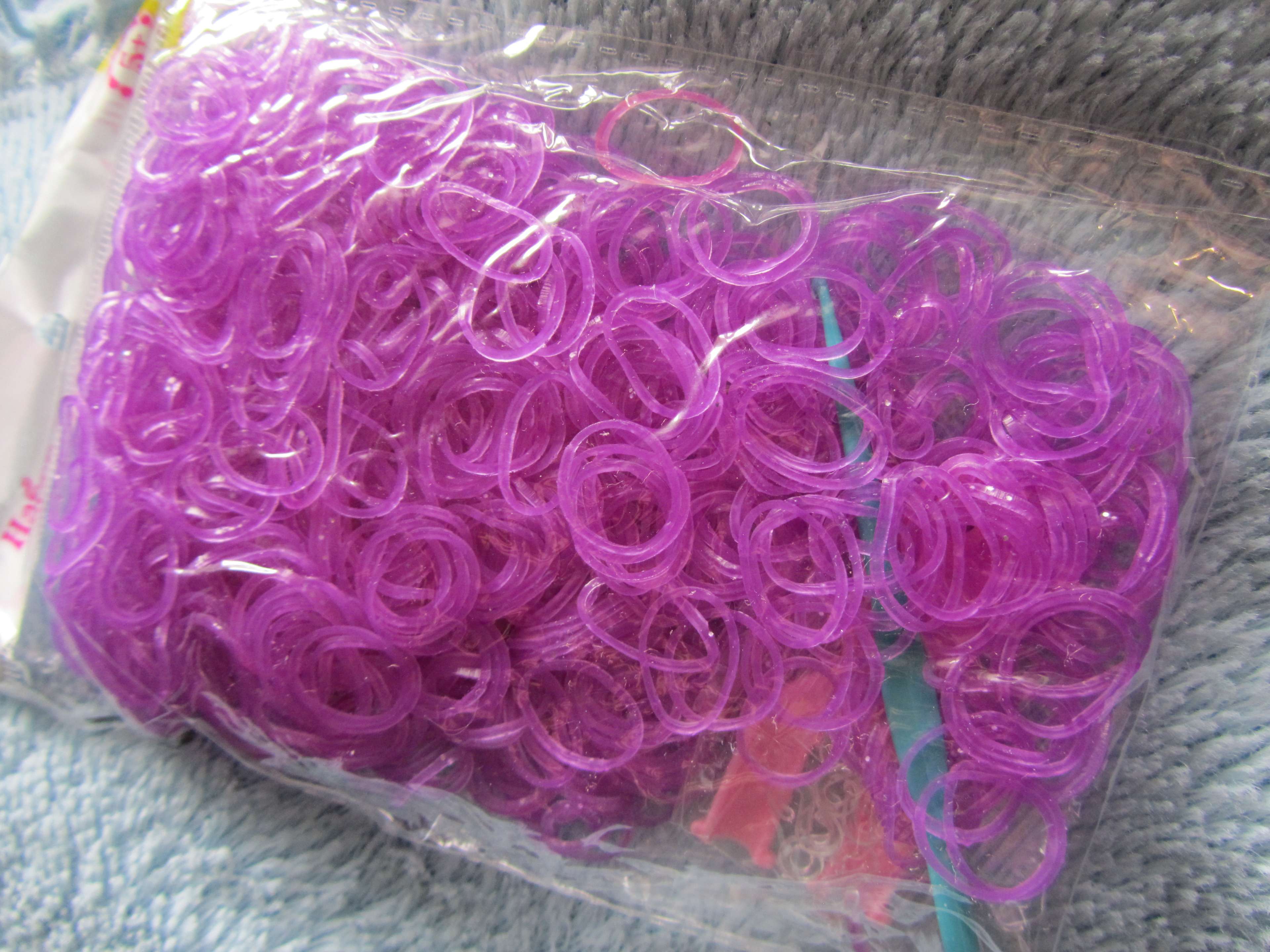 Фотография покупателя товара Резиночки для плетения фиолетовые с блёстками, набор 1000 шт., крючок, крепления, пяльцы - Фото 1