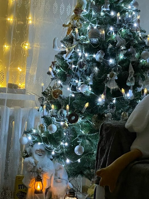 Фотография покупателя товара Дед Мороз "В белой шубке, с фонариком" 43 см - Фото 2