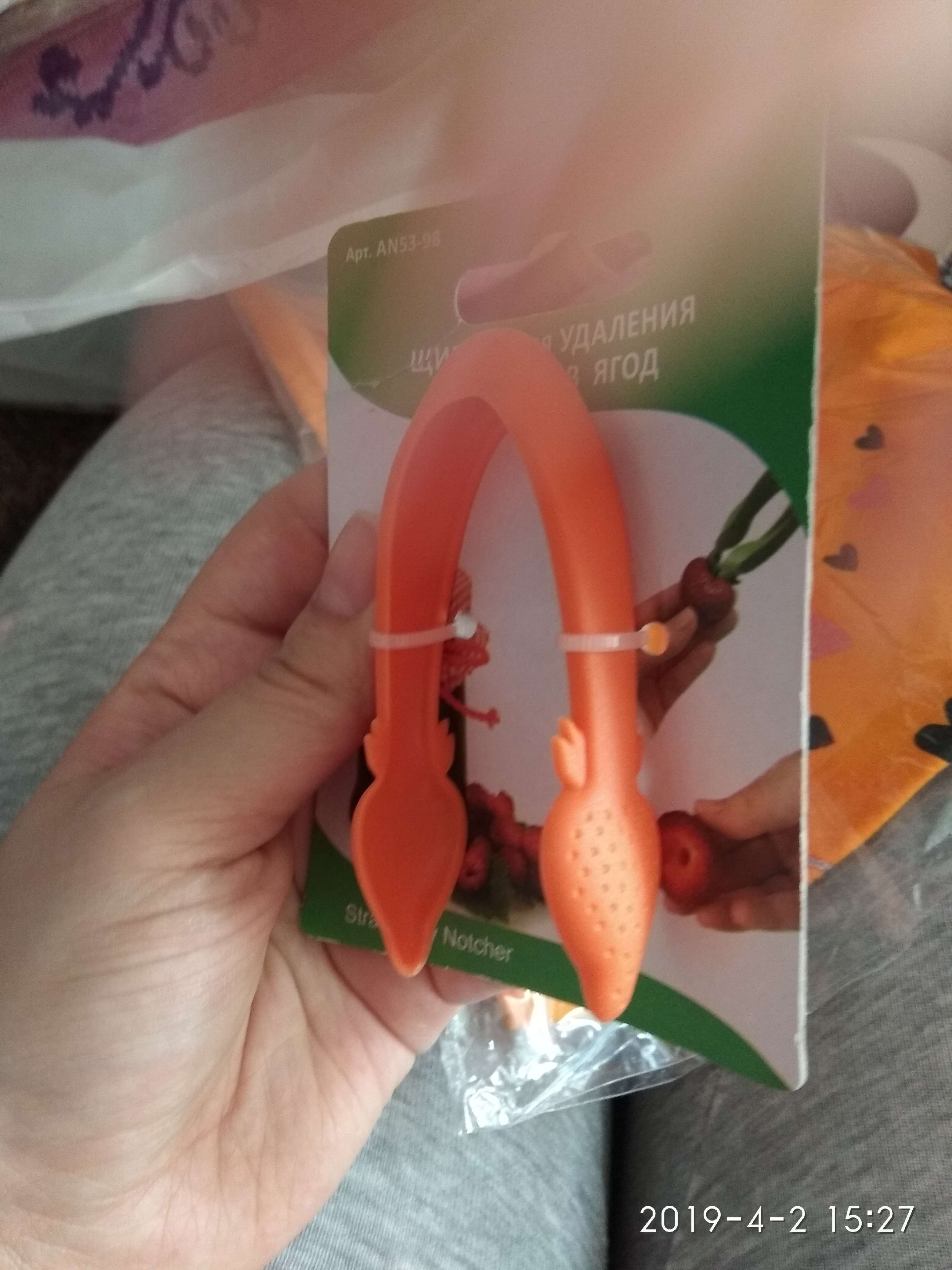 Фотография покупателя товара Щипцы для удаления сердцевины и хвостиков ягод, цвет МИКС