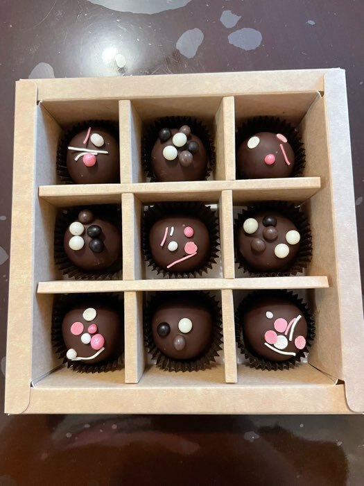 Фотография покупателя товара Коробка складная под 9 конфет, крафт, 13,8 х 13,8 х 3,8 см - Фото 9