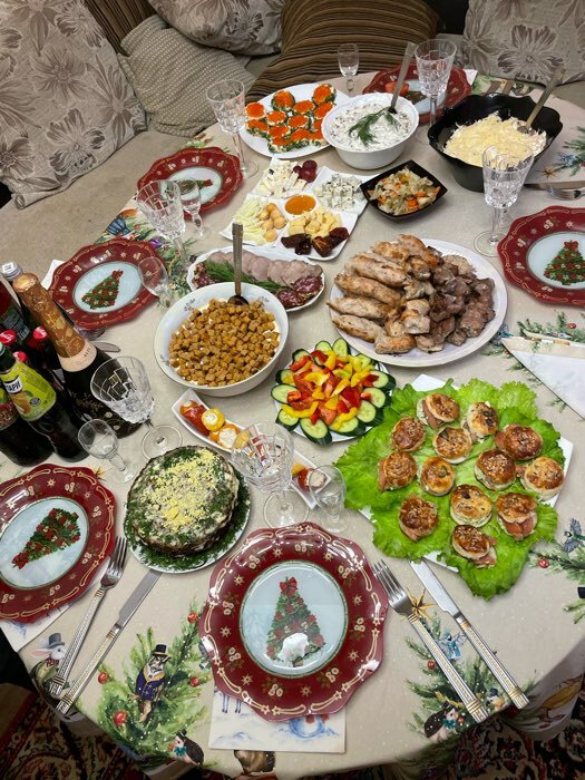 Фотография покупателя товара Тарелка стеклянная обеденная Доляна «Новогодняя ель», d=25 см