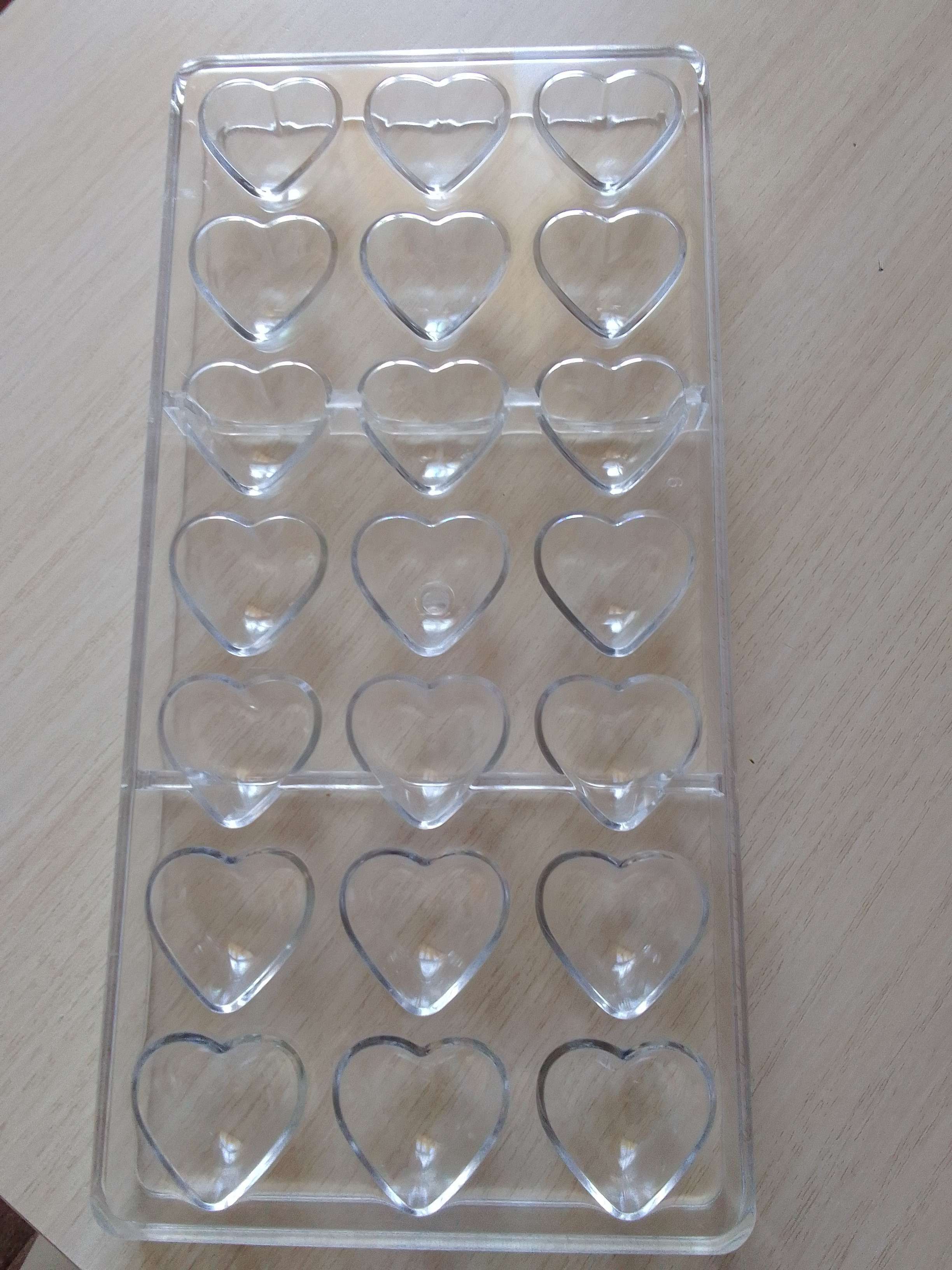 Фотография покупателя товара Форма для шоколада KONFINETTA «Сердца», 27,5×13,5 см, 21 ячейка (2×3 см) - Фото 2