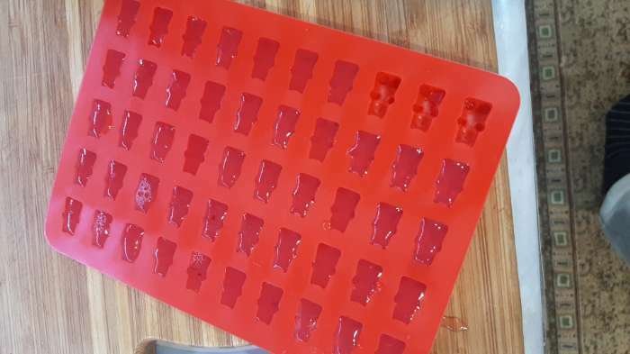 Фотография покупателя товара Форма для мармелада Доляна «Сладкие мишки», силикон, 18,8×13,8 см, 50 ячеек (1,8×1,1 см), цвет МИКС - Фото 4