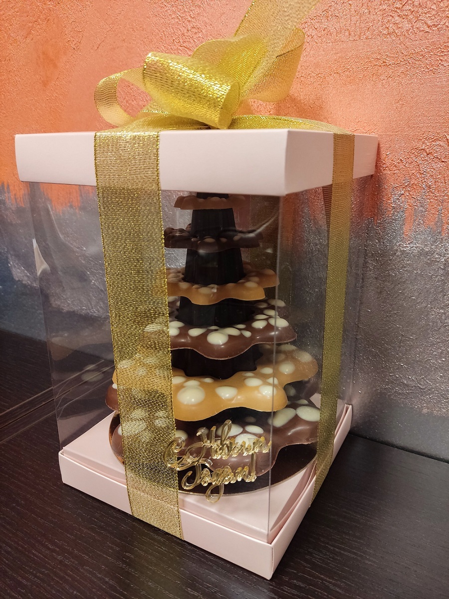 Фотография покупателя товара Коробка подарочная для цветов с вазой и PVC окнами складная, упаковка, «Бежевая», 16 х 23 х 16 см - Фото 3
