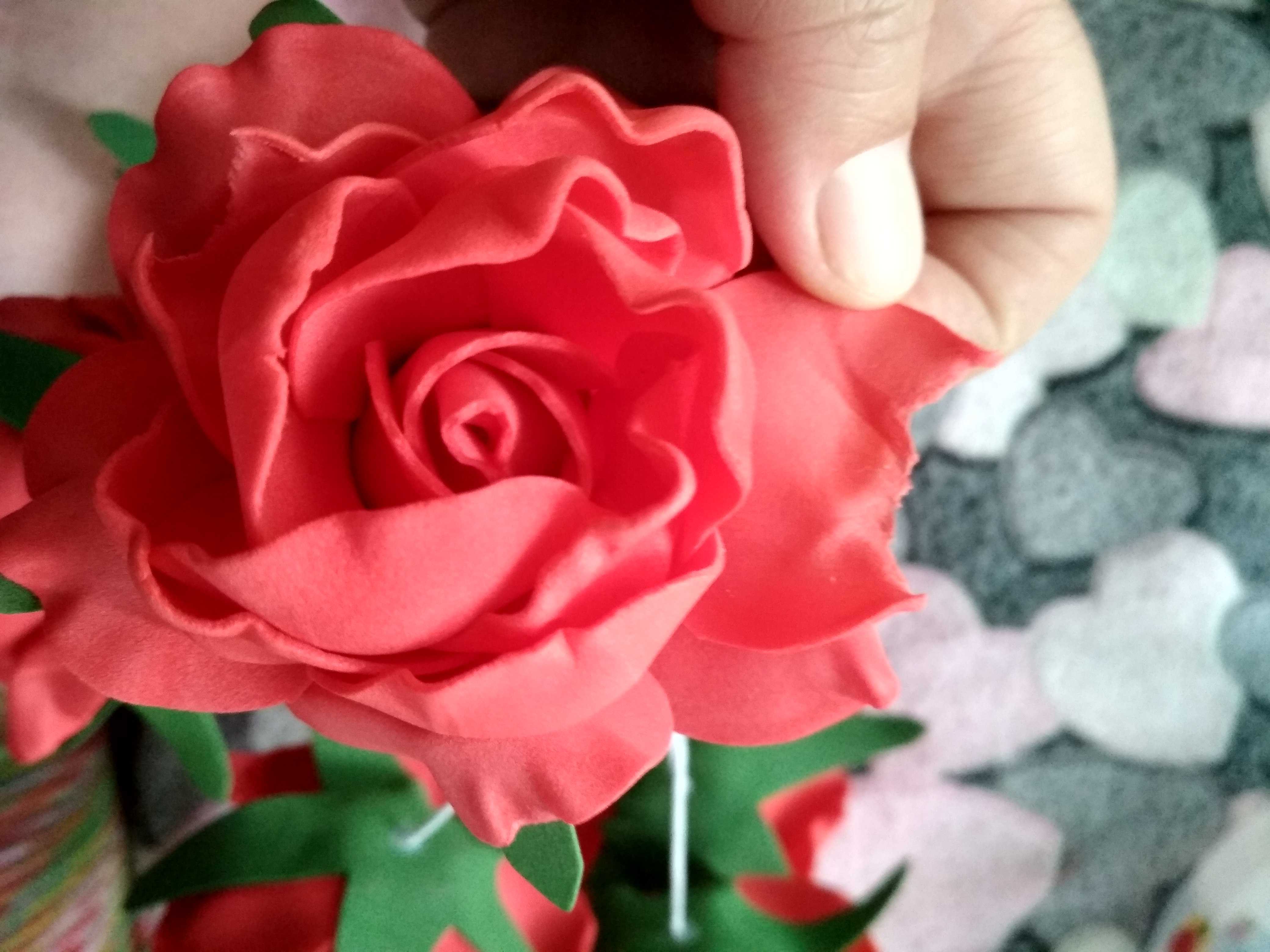 Фотография покупателя товара Букет "Объёмный цветок" 7 цветков, красный - Фото 11