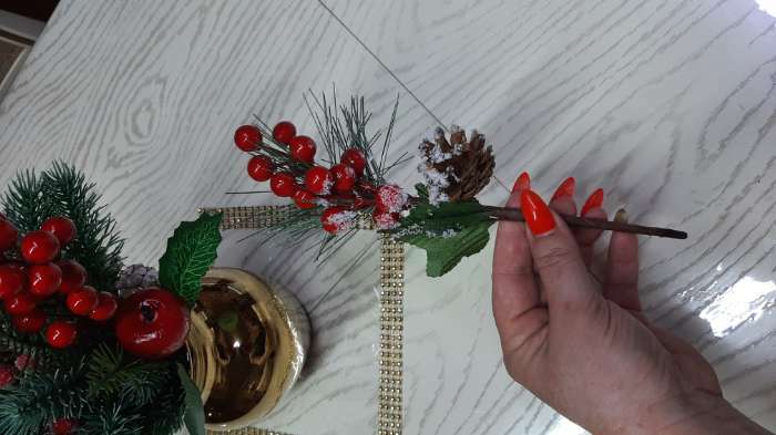Фотография покупателя товара Декор "Зимние мечты" ягодки и шишка, 20 см - Фото 6