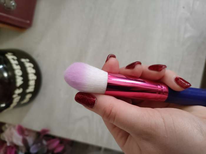 Фотография покупателя товара Кисть для макияжа «PENCIL», 15,5 см, цвет фиолетовый/розовый - Фото 1
