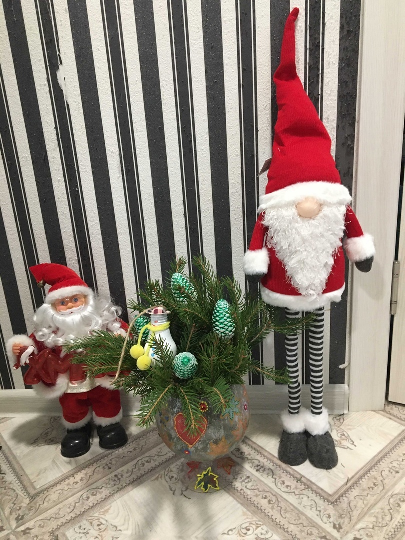 Фотография покупателя товара Кукла интерьерная "Дед Мороз в полосатых гетрах, красный" 80х24х14 см - Фото 1