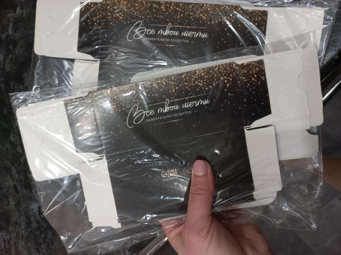 Фотография покупателя товара Коробочка для макарун «Golden», 12×5.5×5.5 см - Фото 1