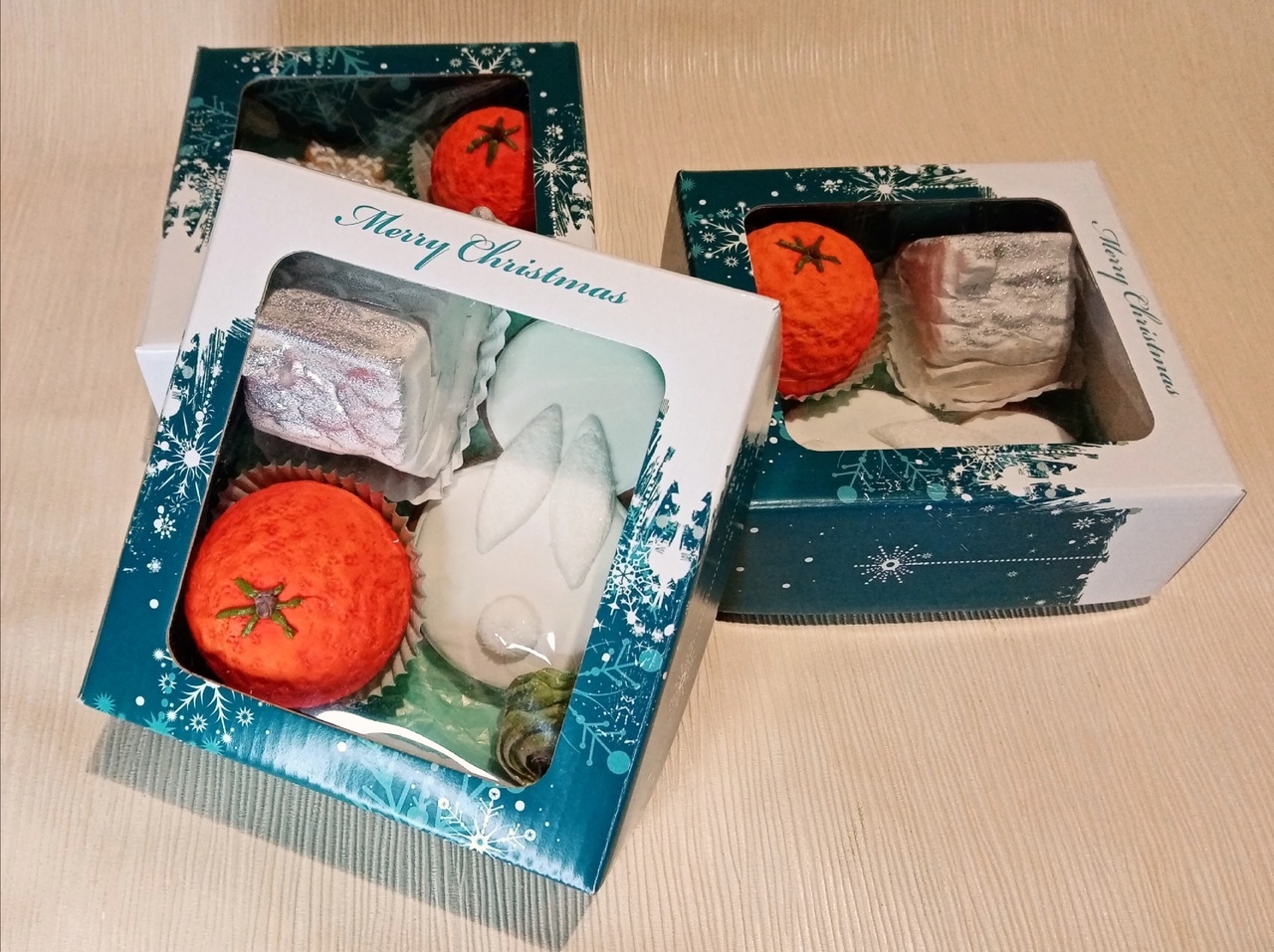 Фотография покупателя товара Складная коробка "Снежинки Merry Christmas", 14,5 х 14,5 х 6 см