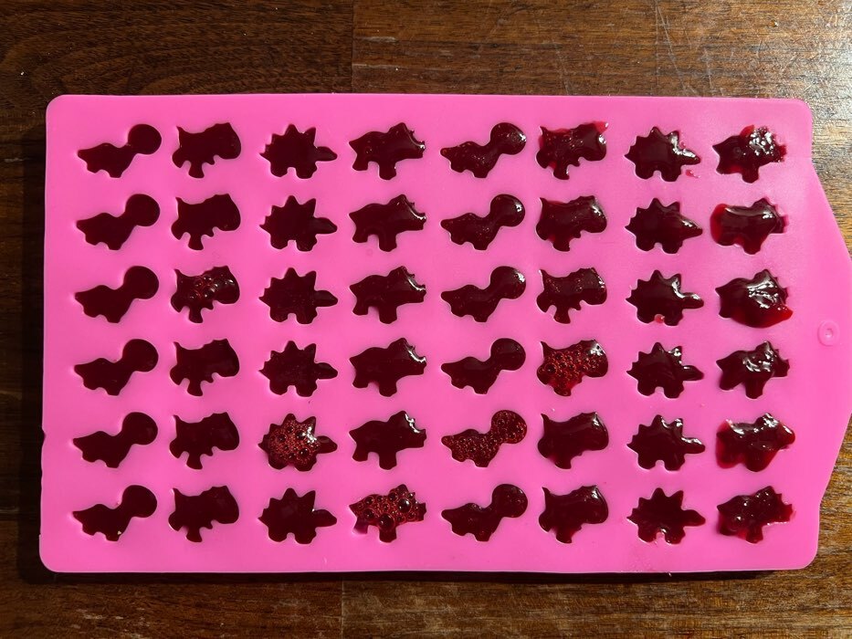Фотография покупателя товара Форма для мармелада Доляна «Дино», силикон, 19,2×13 см, 48 ячеек, цвет МИКС - Фото 10