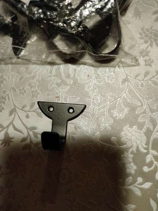 Фотография покупателя товара Крючок мебельный ТУНДРА TKO002, однорожковый, черный, 20 шт