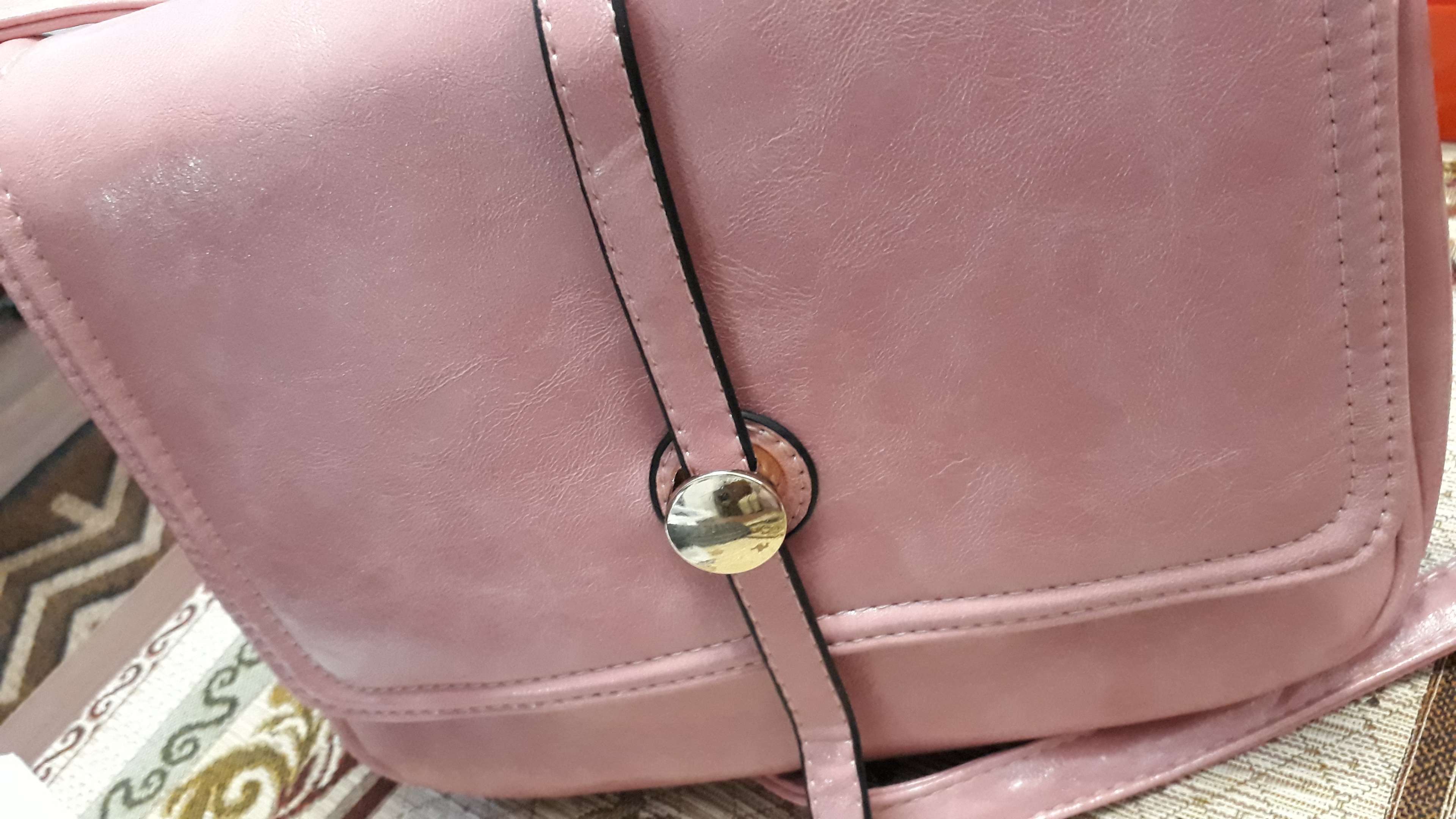 Фотография покупателя товара Сумка женская, отдел на молнии, наружный карман, регулируемый ремень, цвет розовый - Фото 2