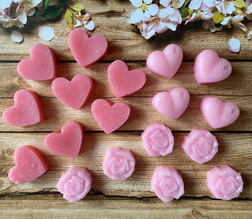 Фотография покупателя товара Форма для шоколада Доляна «Сердечки», 20,5×10 см, 15 ячеек (3×2,6 см), цвет МИКС - Фото 7