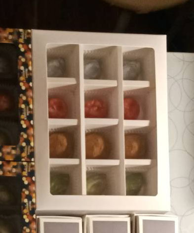 Фотография покупателя товара Коробка складная под 12 конфет, белая, 19 х 15 х 3,6 см - Фото 2