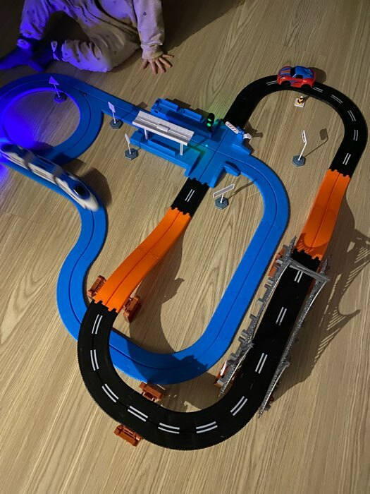 Фотография покупателя товара Железная дорога-автотрек «Большое путешествие», с машинкой, перекресток, светофор, уценка (мятая коробка) - Фото 1