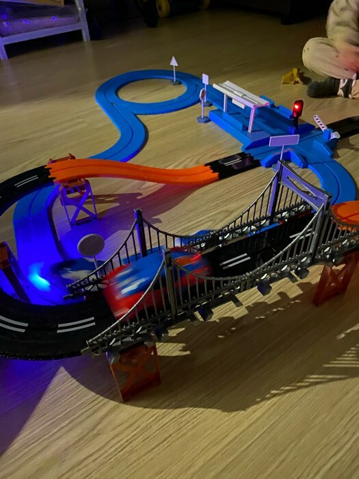 Фотография покупателя товара Железная дорога-автотрек «Большое путешествие», с машинкой, перекресток, светофор, уценка (мятая коробка) - Фото 2