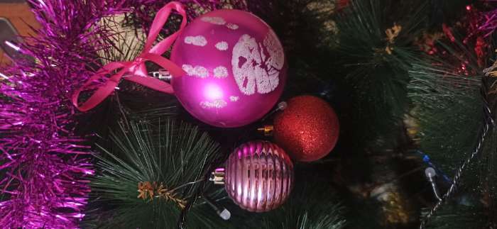 Фотография покупателя товара Новогодний набор для творчества. Ёлочный шар с отпечатком ручки «Новый год!»