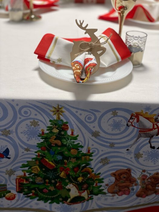 Фотография покупателя товара Набор столовый "Новогодняя сказка" скат.150х110см +/-3см с ГМВО, салф.40х40см-4 шт, хл100% - Фото 13