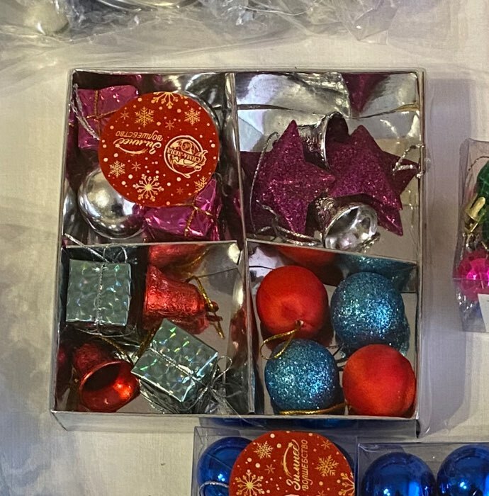 Фотография покупателя товара Набор украшений пластик 16 шт "Карнавал" (6 шаров, 4 подарка, 2 звезды, 4 колокольчика)