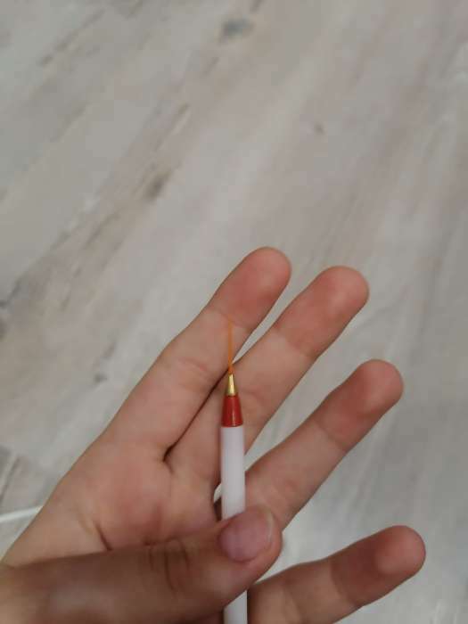 Фотография покупателя товара Кисть для дизайна ногтей «Волос», 17 см, d - 1 х 14 мм, цвет белый/красный - Фото 2
