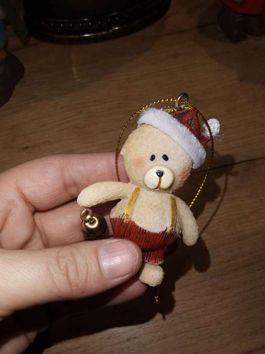 Фотография покупателя товара Сувенир полистоун подвеска "Мишка в новогоднем колпаке с колокольчиком" МИКС 6,5х2,5х4 см - Фото 3