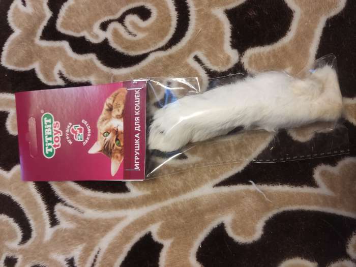 Фотография покупателя товара Игрушка-лакомство TitBit для кошек, лапка пушистая, 16 г