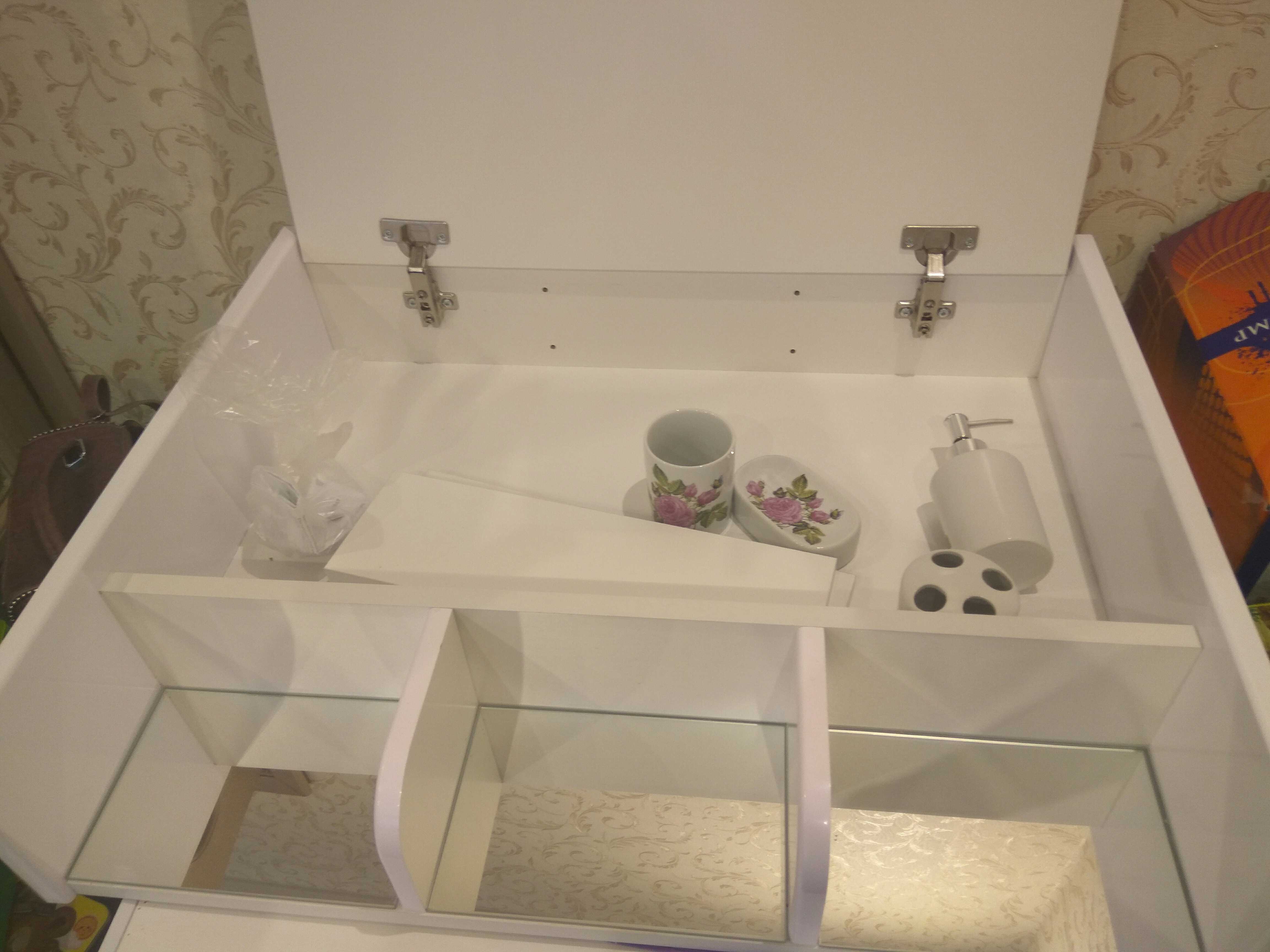 Фотография покупателя товара Зеркало-шкаф для ванной комнаты "Тура 5501", с тремя полками, 55 х 15,4 х 70 см - Фото 44