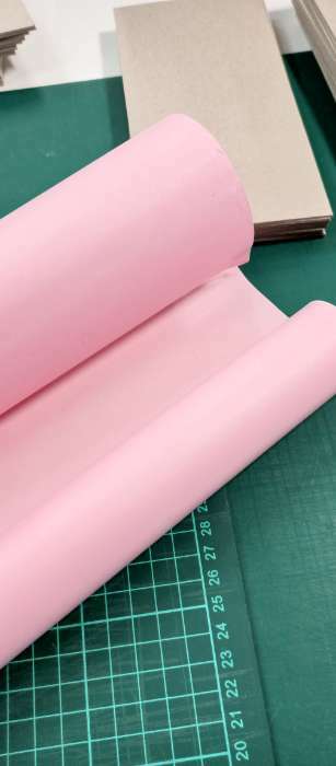 Фотография покупателя товара Бумага упаковочная крафт, двухсторонняя, розовая, 0,6 х 10 м - Фото 2