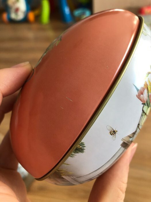 Фотография покупателя товара Шкатулка металл яйцо "Зайка-хозяйка с корзинкой яиц" 11х6,5х7 см - Фото 5
