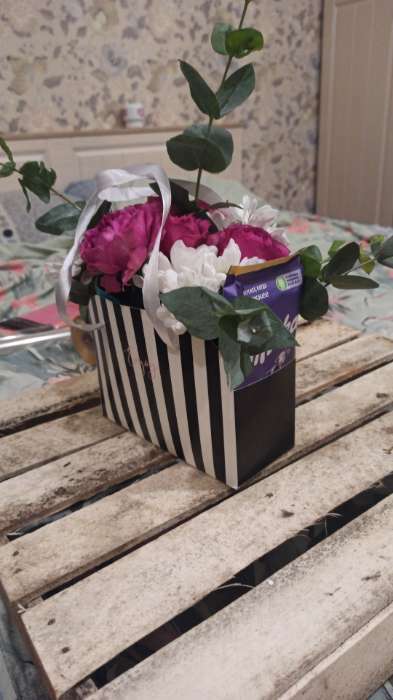 Фотография покупателя товара Коробка для цветов складная Enjoy, 17 × 13 × 7 см - Фото 1