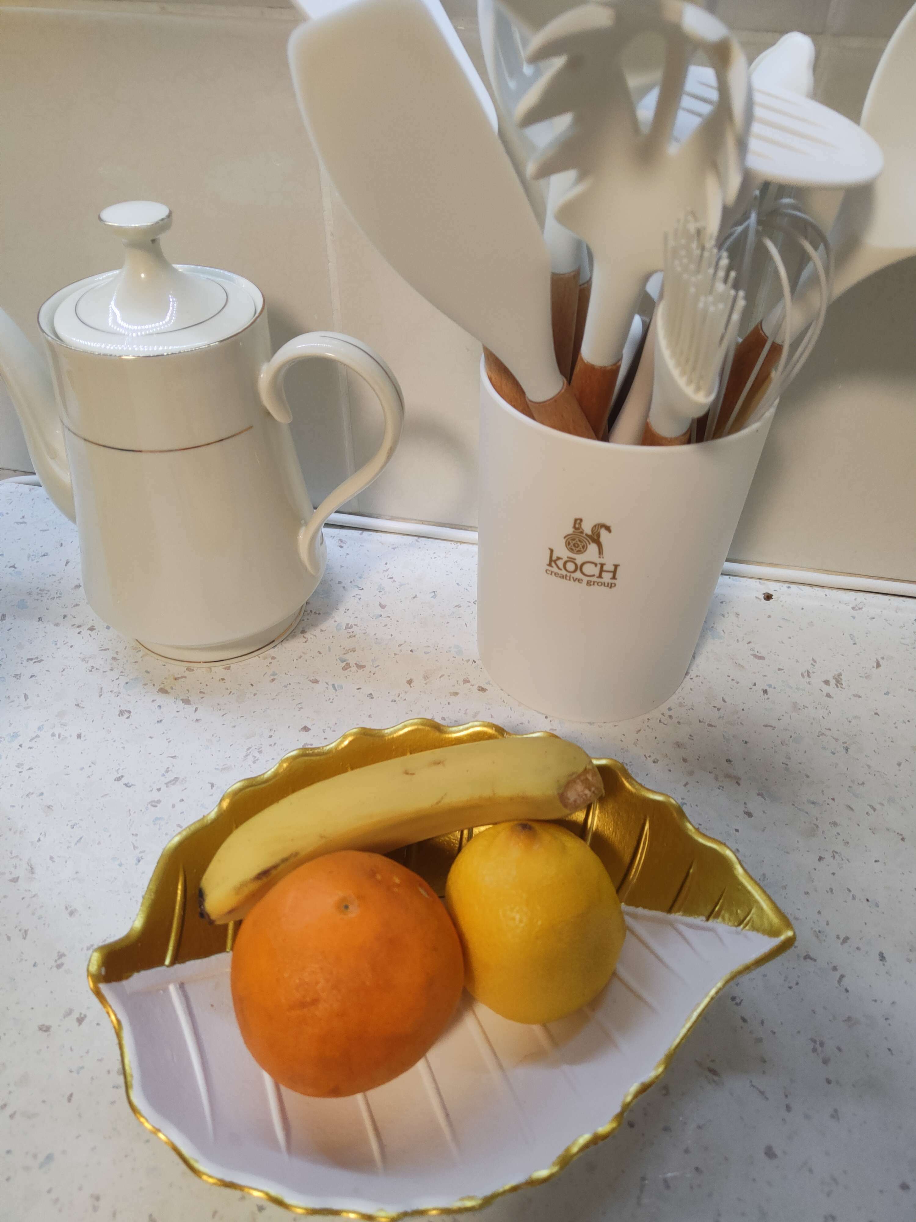 Фотография покупателя товара Блюдо для фруктов Доляна «Золотой лист», 23×17×4,5 см, цвет золотой с белым - Фото 1