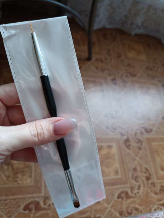 Фотография покупателя товара Кисть для наращивания и дизайна ногтей «Волос», двусторонняя, полуовал/точечная, 18,5 см, d=0,7 см, цвет чёрный - Фото 17