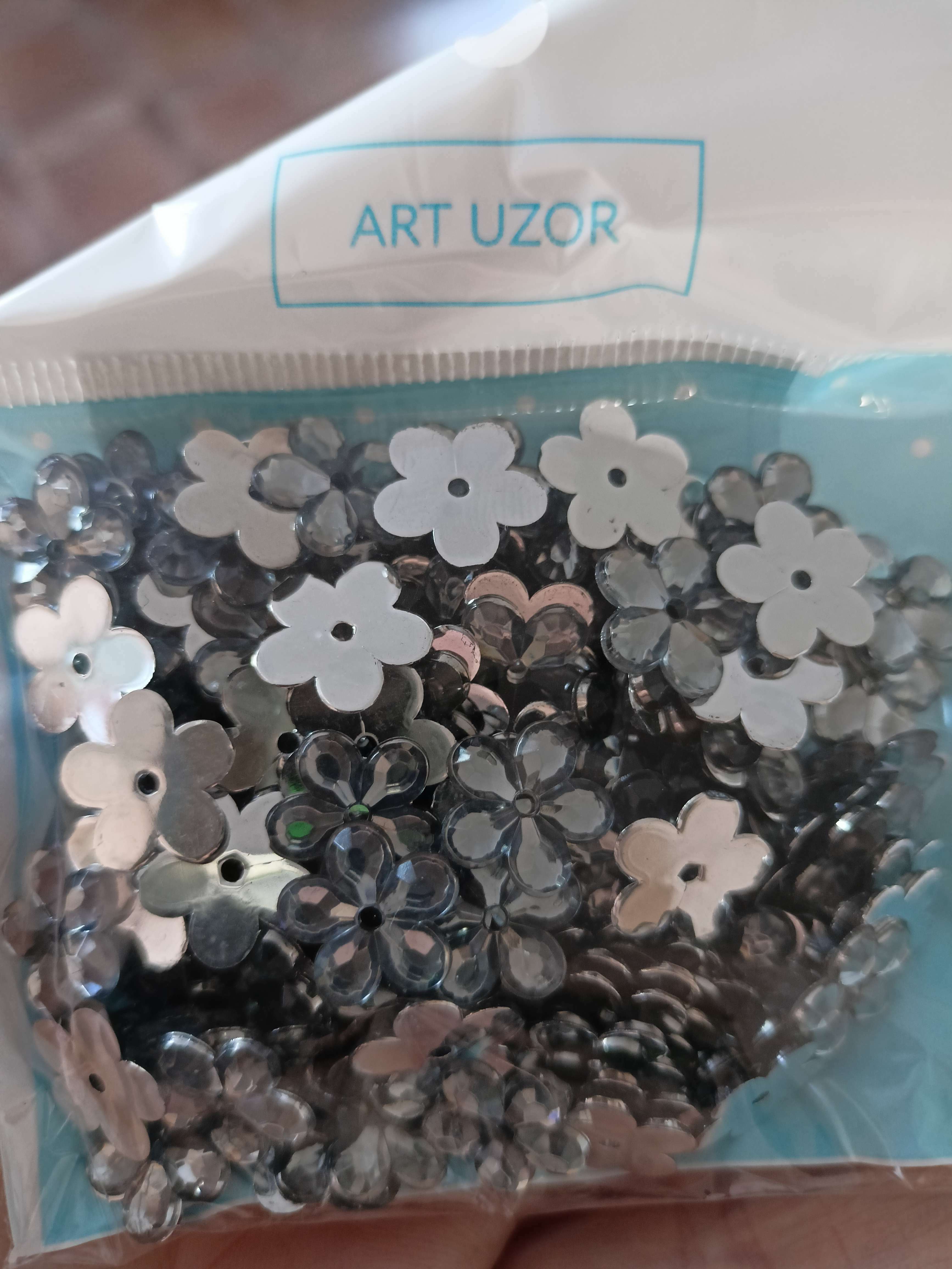Фотография покупателя товара Декор для творчества пластик 1 прокол "Стразы цветок. Серебро" набор 150 шт 1,2х1,2 см - Фото 1