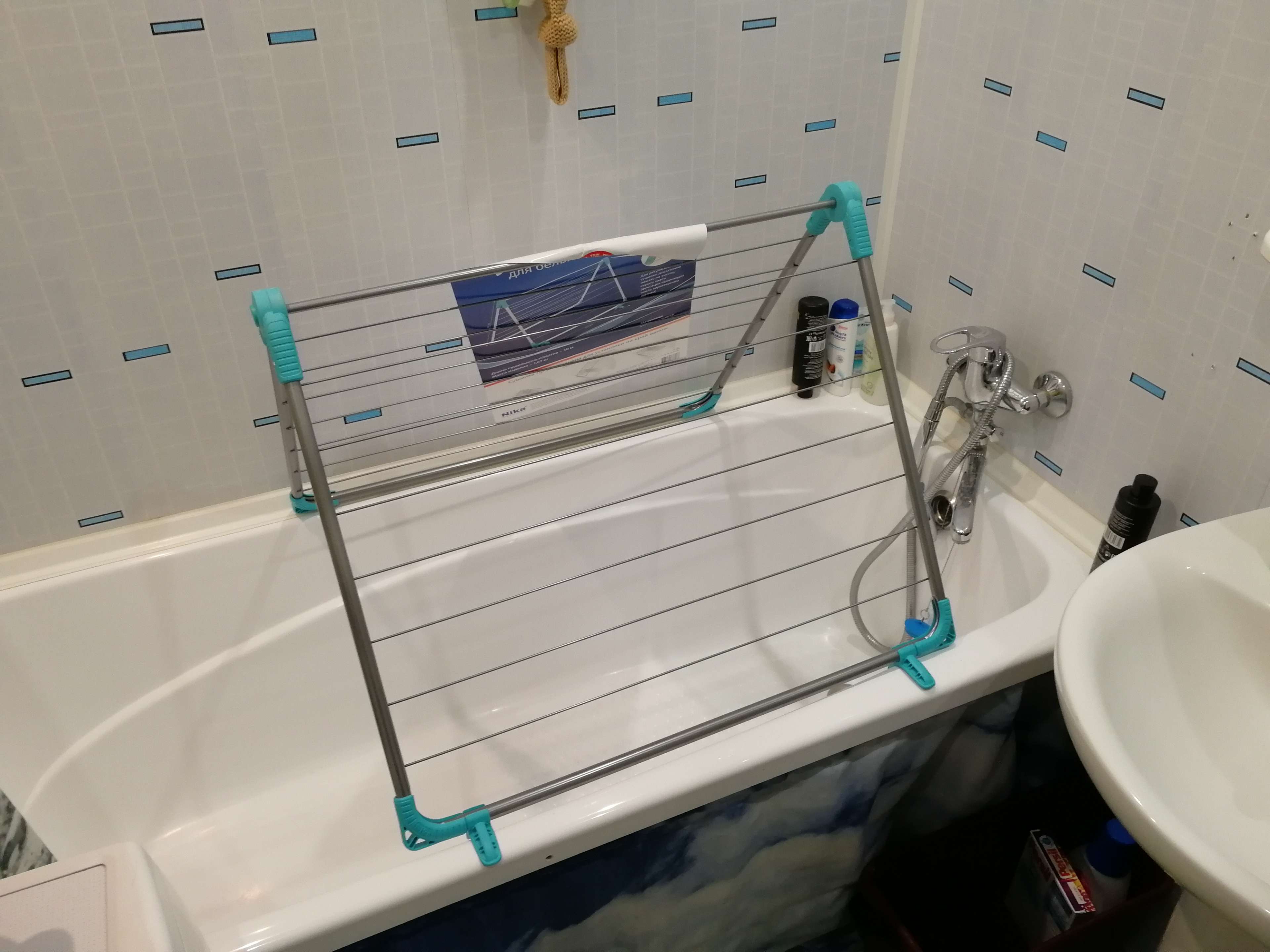 Фотография покупателя товара Сушилка для белья на ванну складная, рабочая длина 10 м, цвет МИКС