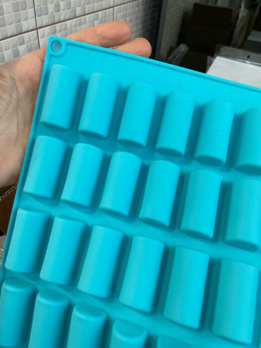 Фотография покупателя товара Форма для шоколада Доляна «Батончик», 27,5×17,5 см, 30 ячеек (4×2×1,5 см), цвет МИКС - Фото 3