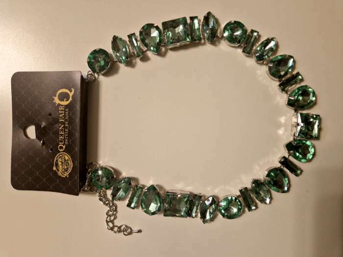 Фотография покупателя товара Колье «Драгоценность» геометрия, цвет светло-зелёный в серебре, 32 см - Фото 2