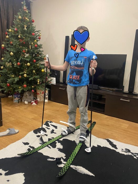 Фотография покупателя товара Комплект лыжный подростковый: пластиковые лыжи 130 см с насечкой, стеклопластиковые палки 100 см, универсальное крепление
