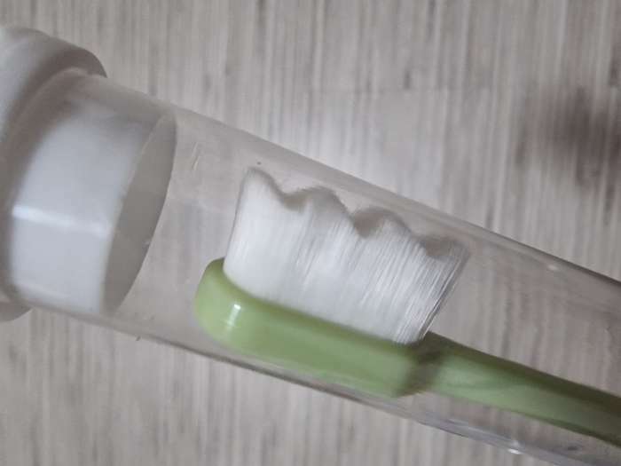 Фотография покупателя товара Сверхмягкая зубная щётка, 10000 щетинок, ребристая, чёрная - Фото 5
