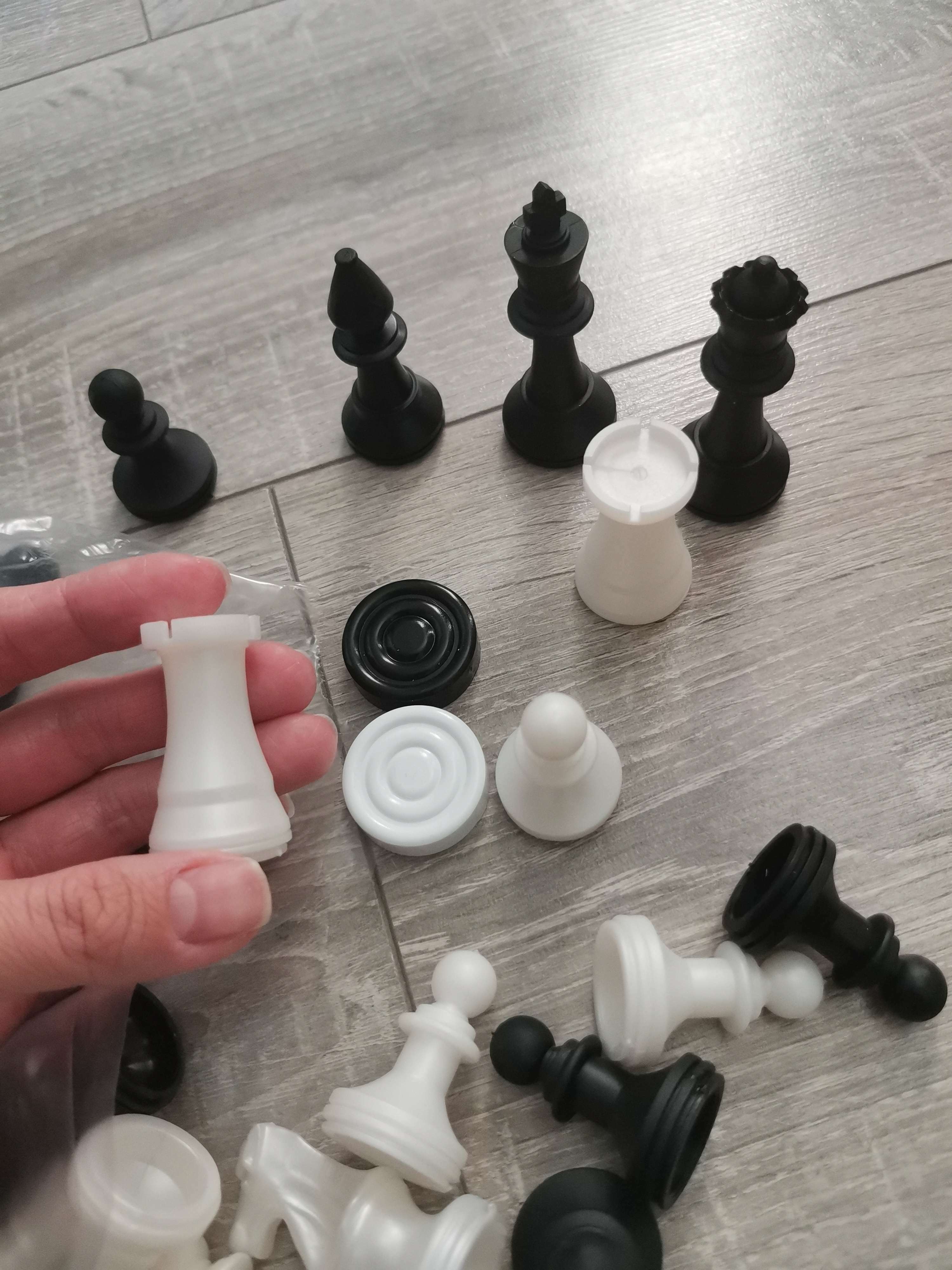 Фотография покупателя товара Настольная игра 2 в 1: шахматы и шашки, фигуры пластик, поле картон 30 х 30 см