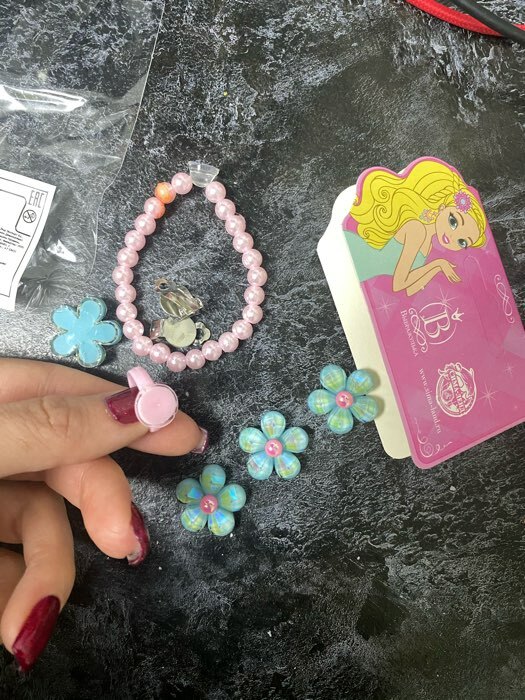 Фотография покупателя товара Набор детский «Выбражулька» 3 предмета: клипсы, браслет, кольцо, цветок, цвет МИКС - Фото 3