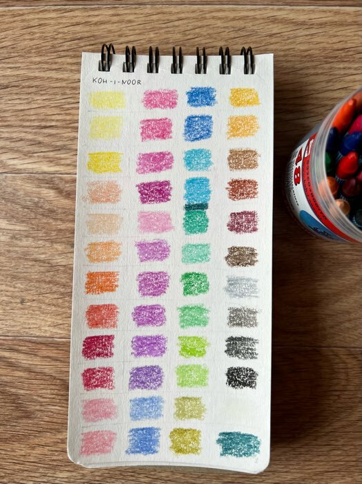 Фотография покупателя товара Мелки восковые 48 цветов 7.8 мм, Koh-I-Noor 8236/48, круглые, в пластиковом пенале, L=80 мм
