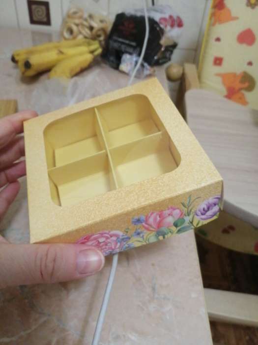 Фотография покупателя товара Коробка под 4 конфеты, кондитерская упаковка «Цветы», 10.5 х 10.5 х 3.5 см - Фото 11