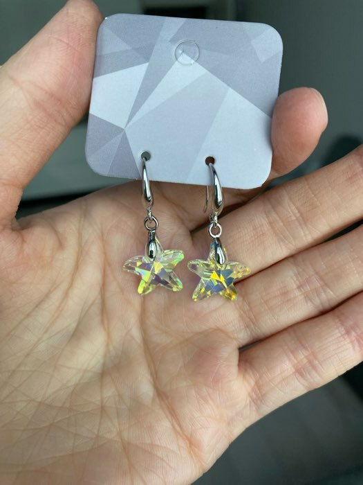 Фотография покупателя товара Серьги с кристаллами "Иллюзия" звёздочки, цвет радужный в серебре - Фото 3