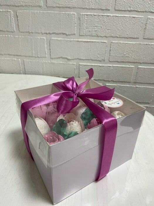 Фотография покупателя товара Коробка для цветов с PVC крышкой, сиреневая, упаковка подарочная, 17 х 17 х 12 см - Фото 2