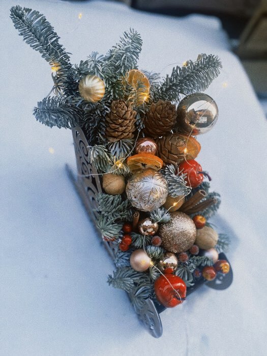 Фотография покупателя товара Кашпо деревянное, 32×13×19 см "Новогоднее. Сани с вензелями", подарочная упаковка - Фото 2