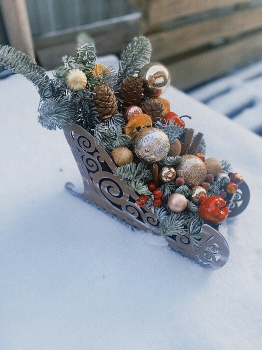Фотография покупателя товара Кашпо деревянное, 32×13×19 см "Новогоднее. Сани с вензелями", подарочная упаковка - Фото 3