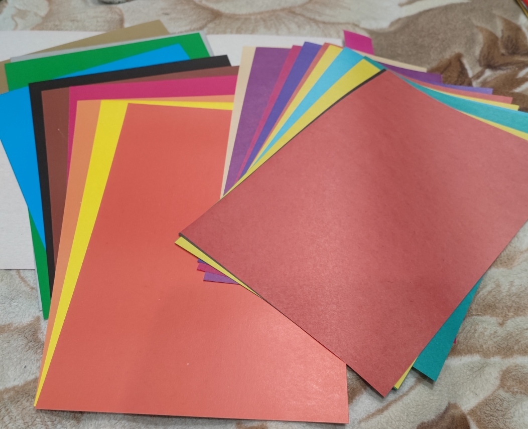 Фотография покупателя товара Набор "Коты Аристократы" А4: 10л цветного одностороннего картона + 16л цветной двусторонней бумаги